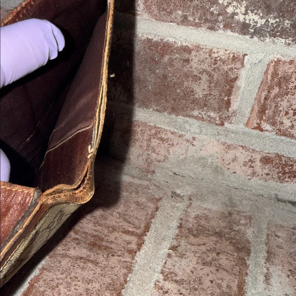 Vintage Gucci Brown Monogram Clutch with Green & Red Web Stripe - Picture 7 of 13